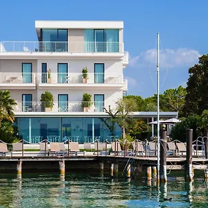 https://aqva-boutique-hotel.it-lombardy.com